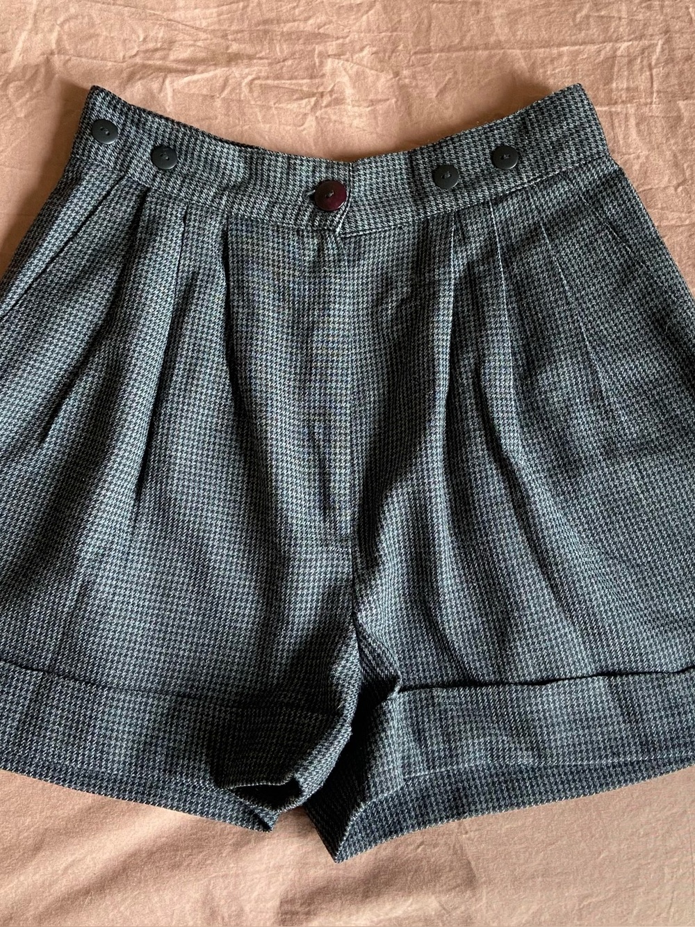 Classic High-Waist Houndstooth Women’s Shorts - Grey